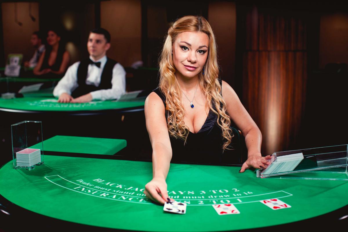 Differences Between Live Blackjack and Traditional Blackjack